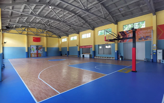 The basketball court floor is a perfect combination of competition and art. It requires athletes not only to have strength and speed, but also to have wisdom and strategy. Every slide and turn on the floor is an ultimate display of strategy and skills.