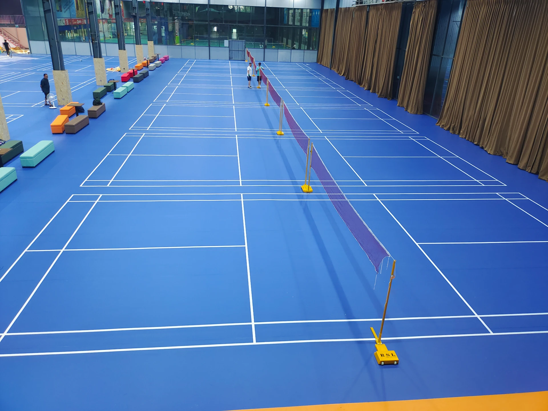 Interlocking Sports Floor Tiles vs. Traditional Flooring: A Cost-Benefit Analysis